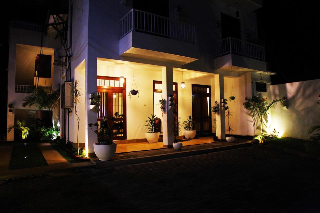 Rohini Residence Airport Transit Hotel Katunayaka Exterior photo