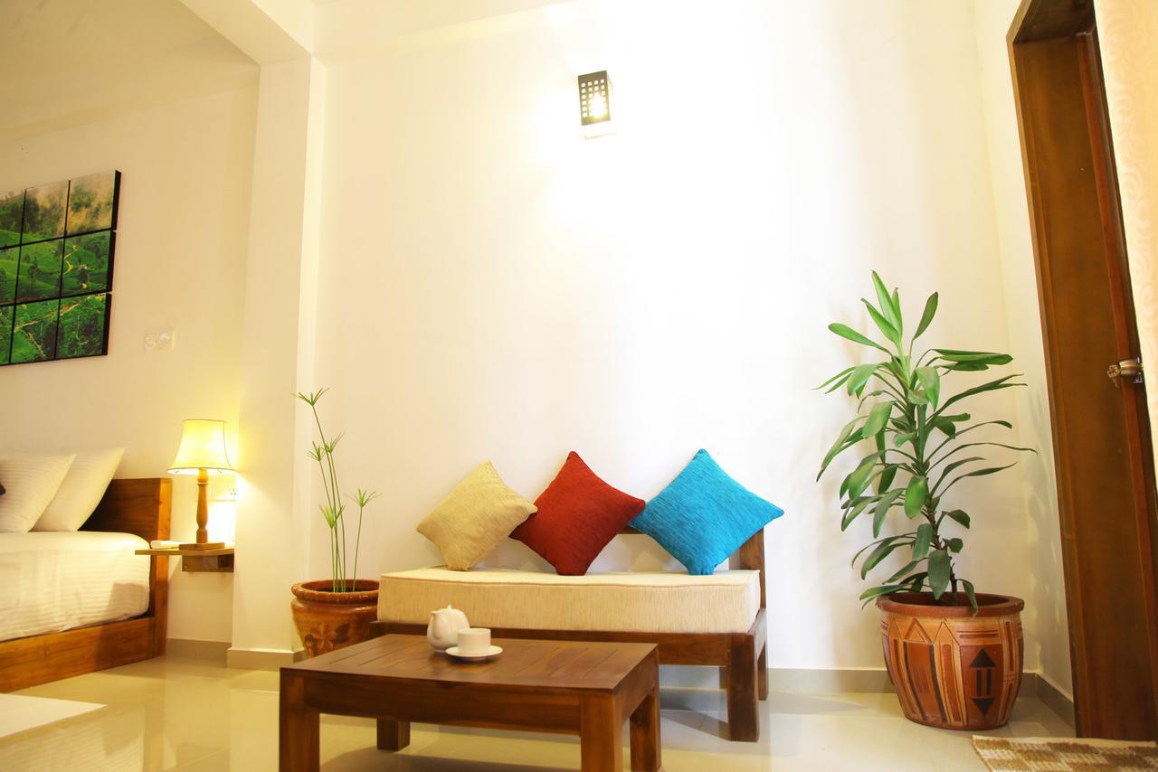 Rohini Residence Airport Transit Hotel Katunayaka Exterior photo