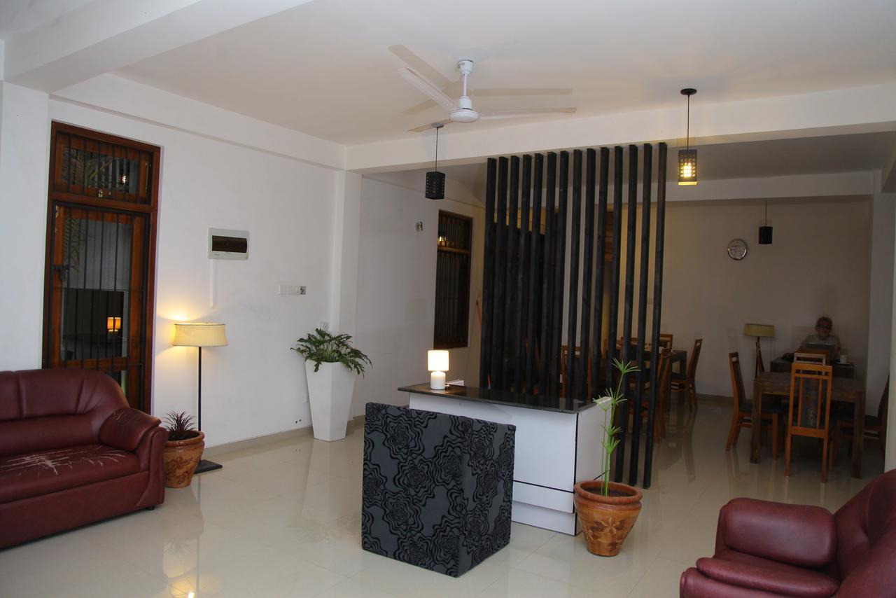 Rohini Residence Airport Transit Hotel Katunayaka Exterior photo