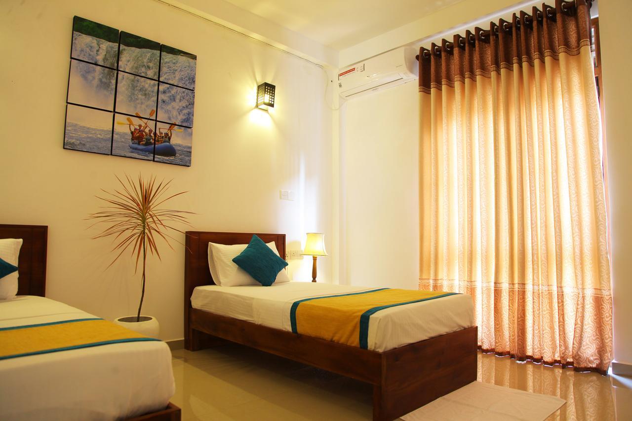Rohini Residence Airport Transit Hotel Katunayaka Exterior photo