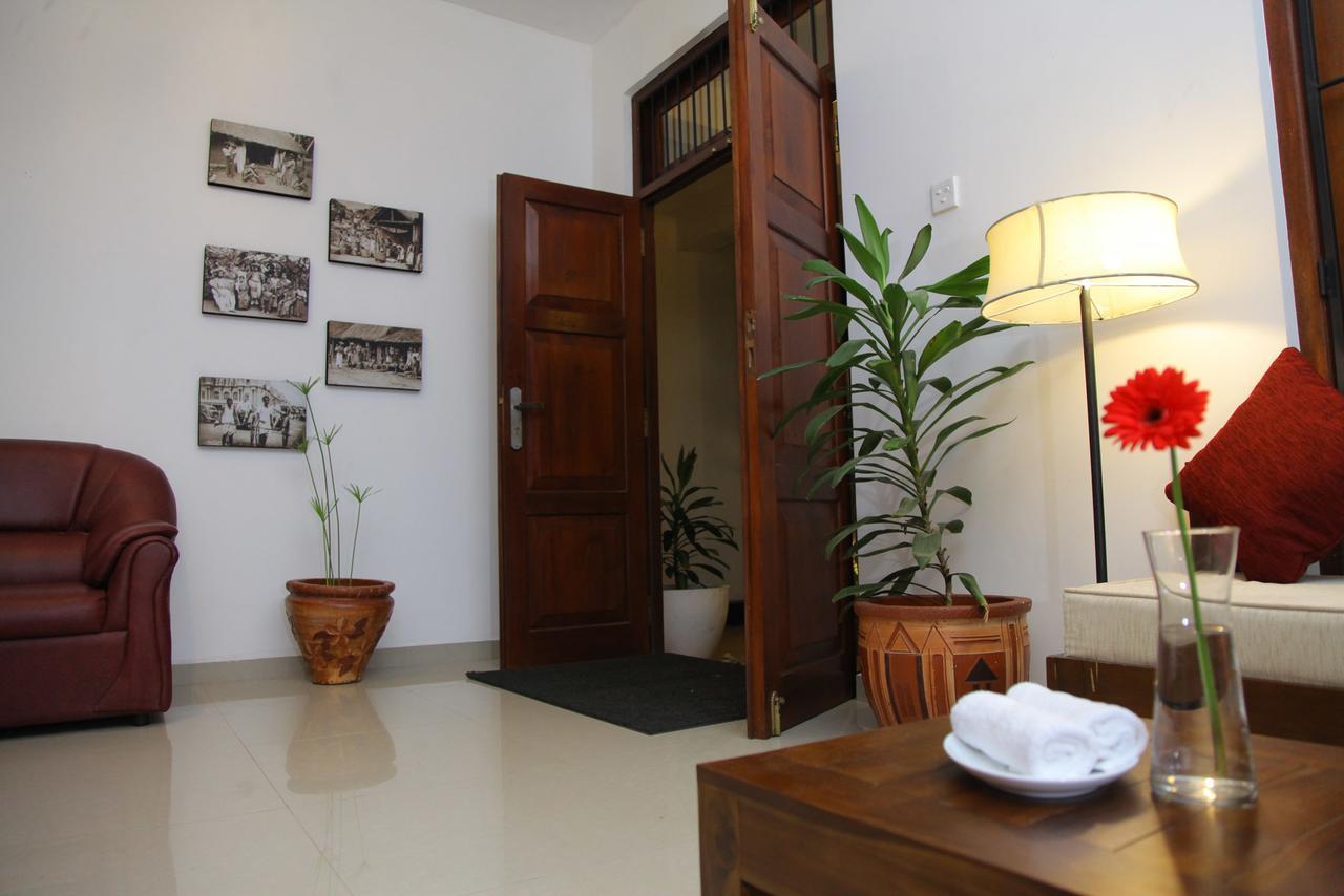 Rohini Residence Airport Transit Hotel Katunayaka Exterior photo