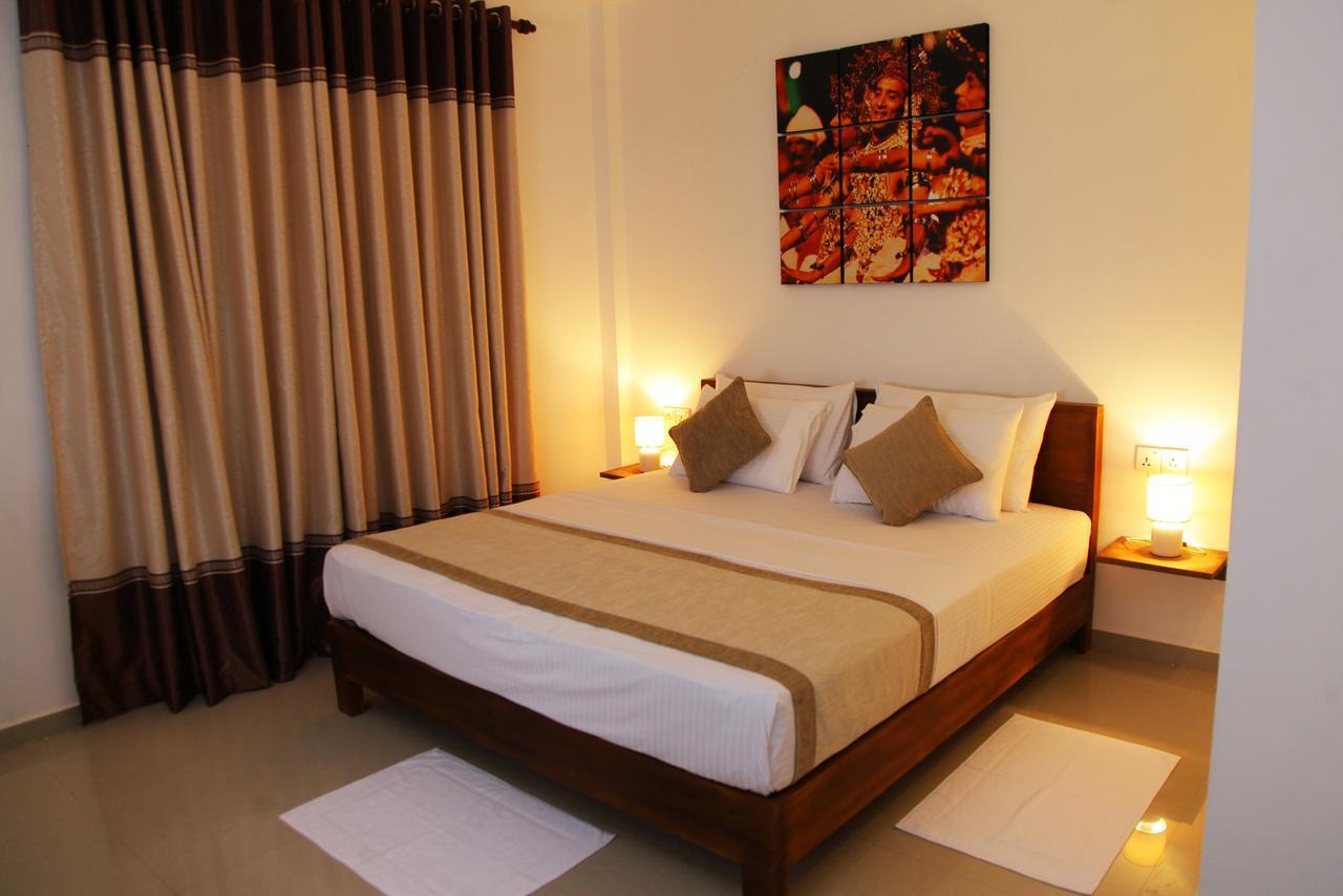 Rohini Residence Airport Transit Hotel Katunayaka Exterior photo