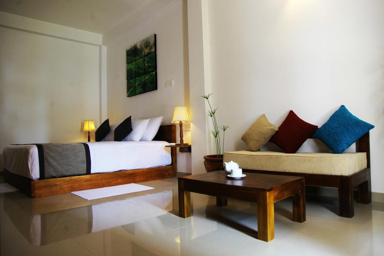 Rohini Residence Airport Transit Hotel Katunayaka Exterior photo