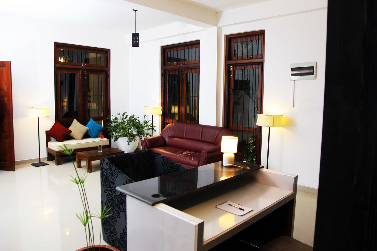 Rohini Residence Airport Transit Hotel Katunayaka Exterior photo