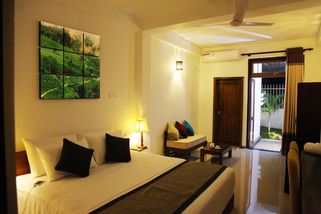 Rohini Residence Airport Transit Hotel Katunayaka Exterior photo