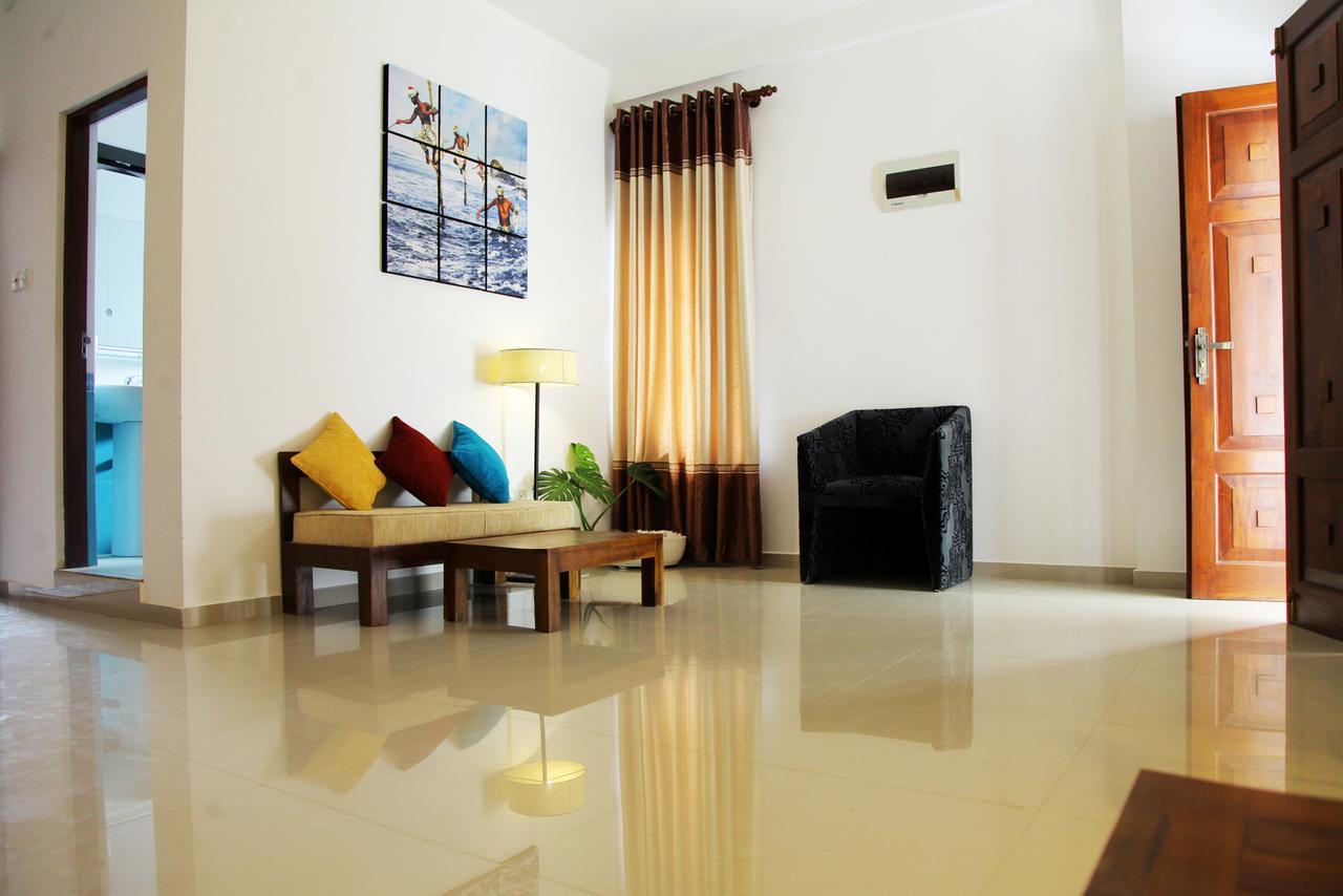 Rohini Residence Airport Transit Hotel Katunayaka Exterior photo