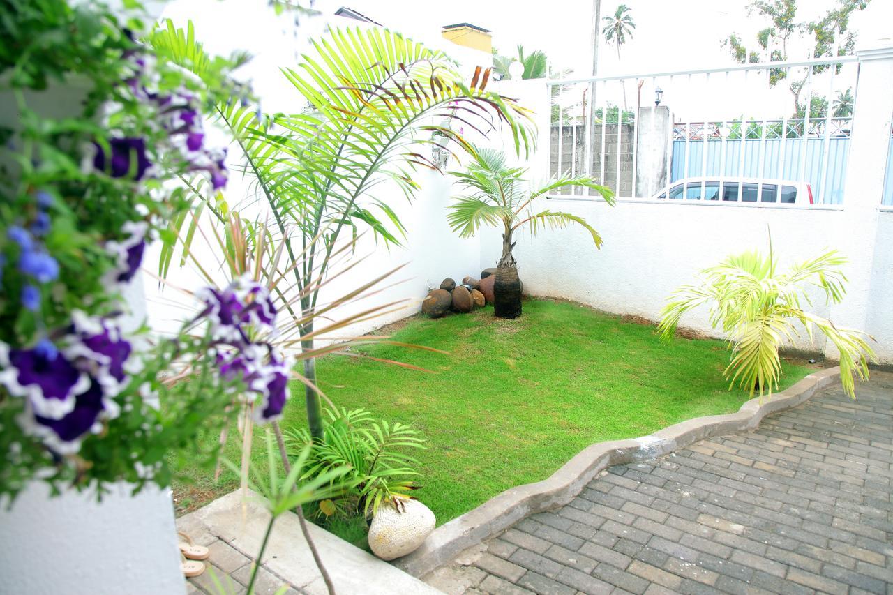 Rohini Residence Airport Transit Hotel Katunayaka Exterior photo
